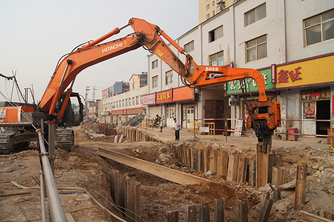 鋼板樁挖掘機(jī)打樁機(jī)