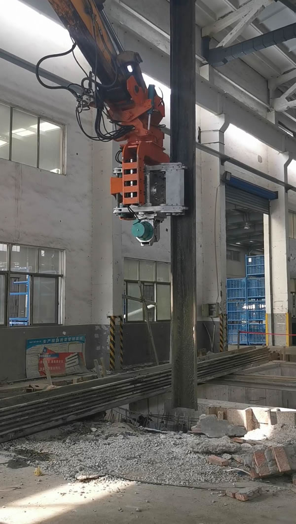 側(cè)夾式打樁機(jī)振動錘無錫廠房施工9米鋼板樁